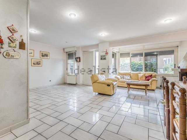 Villetta a schiera in vendita di 230 m² in Via G. Rossini