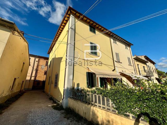 Villetta a schiera in vendita di 230 m² in Via delle Cave, 9