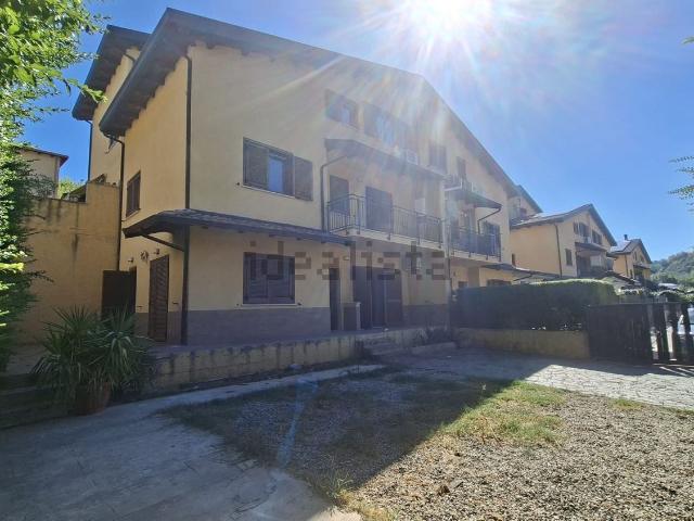 Villetta a schiera in vendita di 230 m² in Via Due Forni