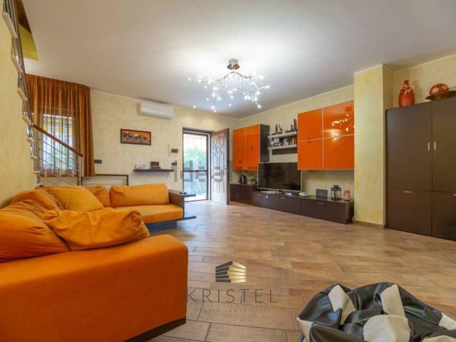Villetta a schiera in vendita di 230 m² in Via Enrico Berlinguer, 14