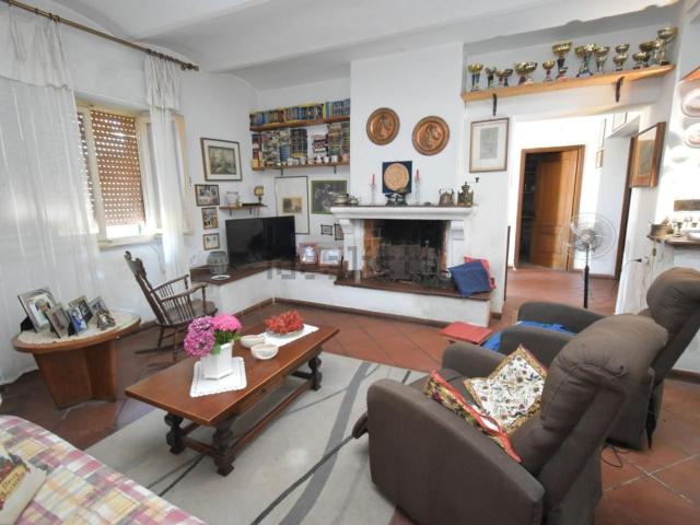 Villetta bifamiliare in vendita di 230 m² in Via Fonda