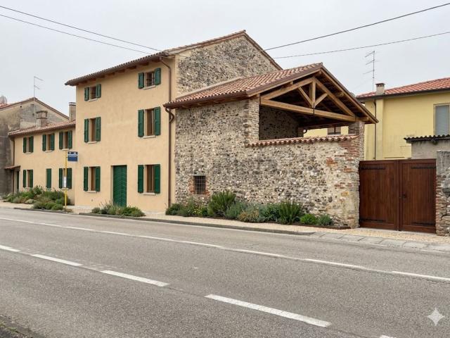 Villetta a schiera in vendita di 230 m² in Via Maglio, 87