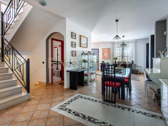 Villetta a schiera in vendita di 230 m² in Via Michele Ferraiolo, 69