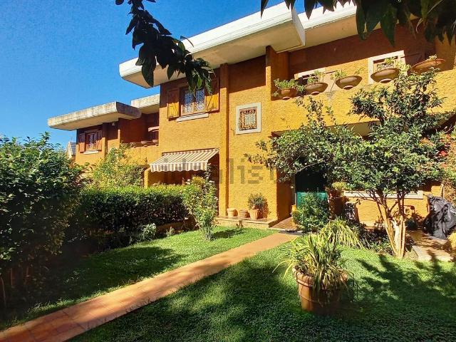 Villetta a schiera in vendita di 230 m² in Via Sentiero del Bosco