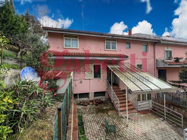 Villetta a schiera in vendita di 230 m² in Via Tre Senete
