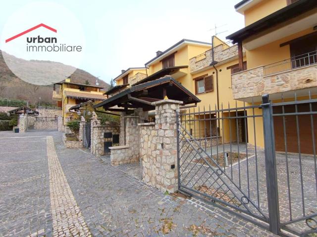 Villetta a schiera in vendita di 230 m² in Via Vascarella