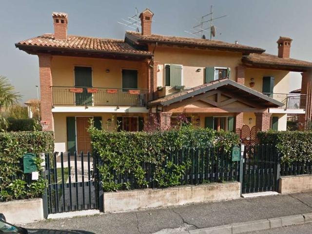 Villetta a schiera in vendita di 230 m² in Via XXV Aprile, 7