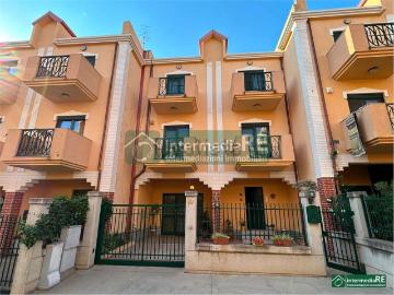Villetta a schiera in vendita di 230 m² in Viale Laboccetta, 202