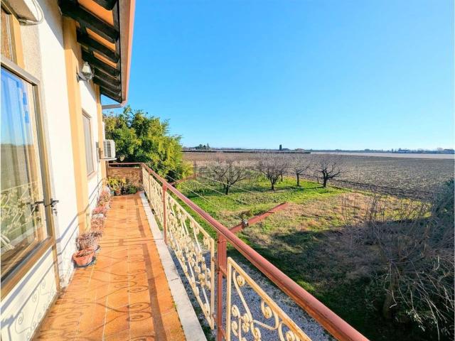 Villetta a schiera in vendita di 230 m² in Borgo Pacco