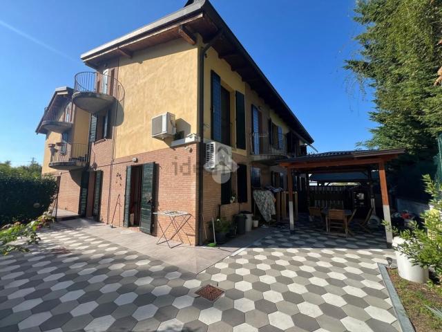 Villetta a schiera in vendita di 230 m² in Strada Pedemontana Vignale, 19