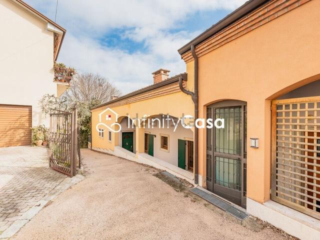 Villetta a schiera in vendita di 231 m² in Via Cavalline