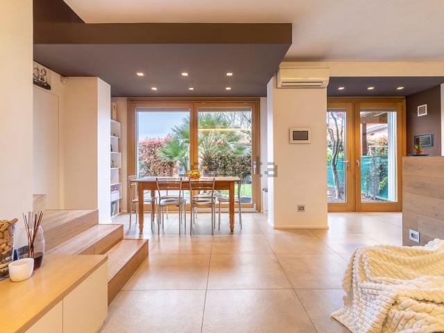 Villetta a schiera in vendita di 231 m² in Via P. Borsellino, 38