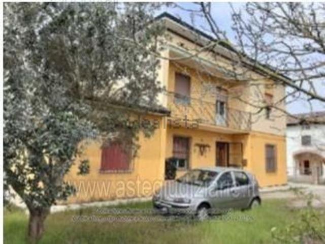 Villetta a schiera in vendita di 233 m² in Via di Mezzo, 101