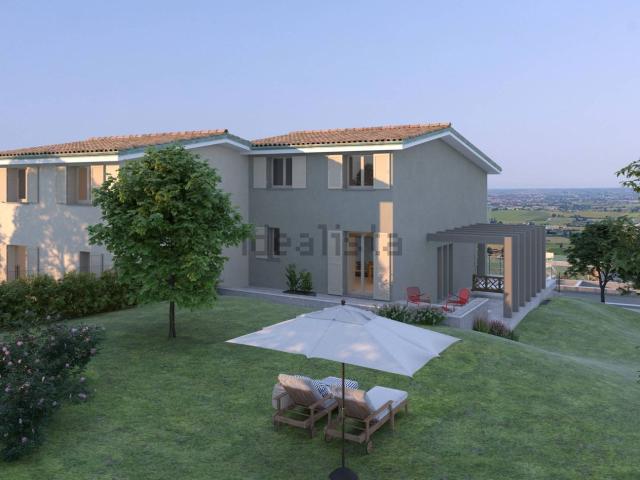Villetta bifamiliare in vendita di 234 m² in Via Bionda