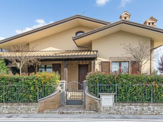 Villetta a schiera in vendita di 235 m² in Via del Carro, 74