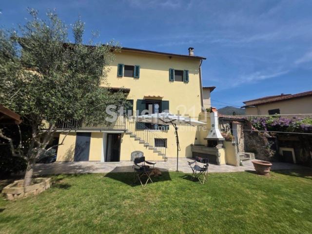 Villetta a schiera in vendita di 235 m² in Via Enrico de Nicola