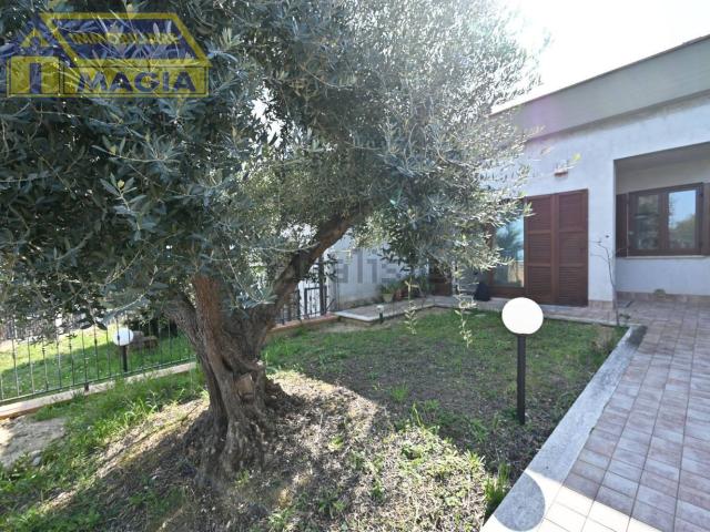 Villetta a schiera in vendita di 235 m² in Via Santa Lucia, 48