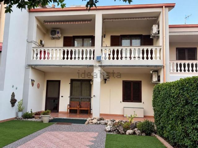 Villetta a schiera in vendita di 235 m² in Viale Crotone, 26