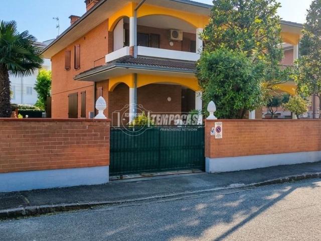 Villetta bifamiliare in vendita di 236 m²