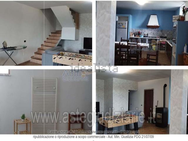 Villetta a schiera in vendita di 236 m² in Via Le Prata