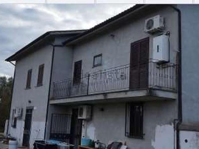 Villetta a schiera in vendita di 236 m² in Via Le Prata
