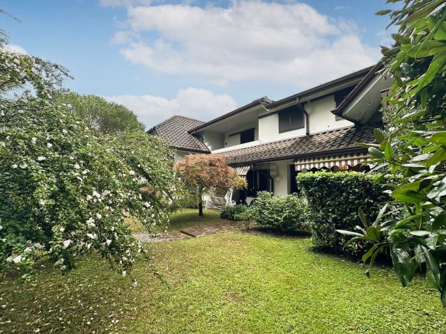 Villetta a schiera in vendita di 237 m² in Via Gaetana Agnesi, 91