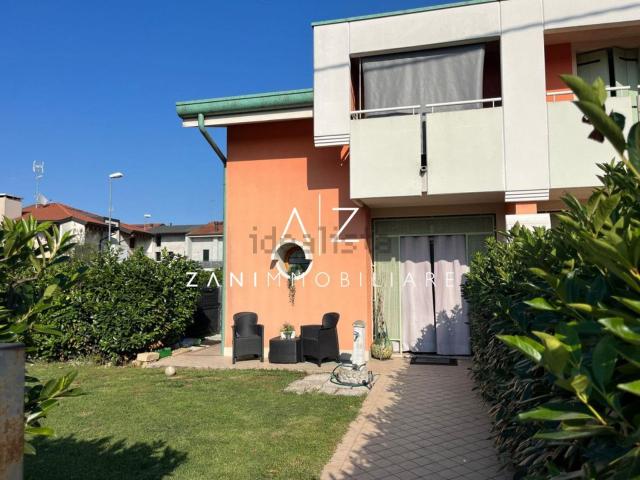 Villetta a schiera in vendita di 237 m² in Via John F. Kennedy