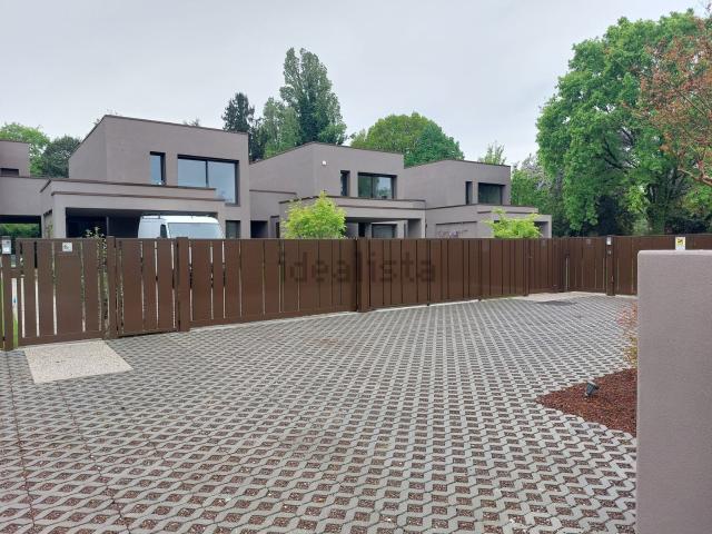 Villetta a schiera in vendita di 238 m² in Via Bianchi