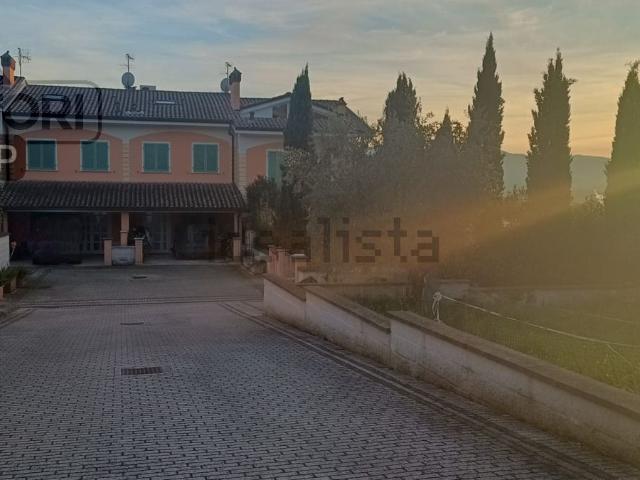 Villetta a schiera in vendita di 238 m² in Via Poggetto