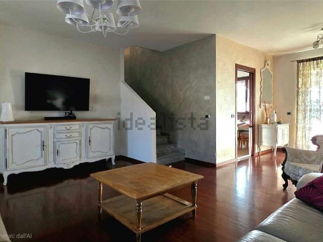 Villetta a schiera in vendita di 239 m² in Via dell&apos Industria
