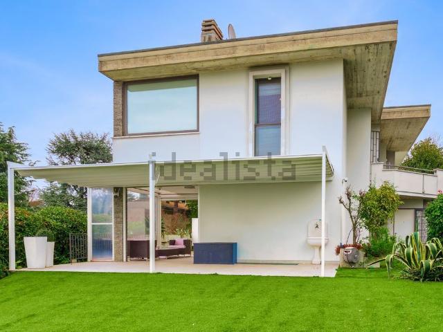Villetta bifamiliare in vendita di 240 m²