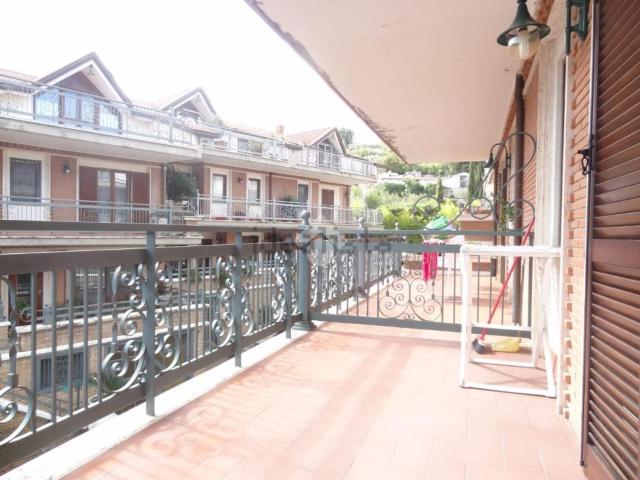 Villetta a schiera in vendita di 240 m² in Via C. Bocchini, 148
