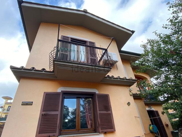 Villetta a schiera in vendita di 240 m² in Via carlo pisacane