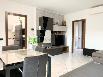 Villetta a schiera in vendita di 240 m² in Via claudio treves, 16