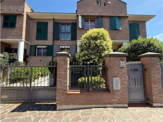 Villetta a schiera in vendita di 240 m² in Via Bartolomeo Ruini, 11
