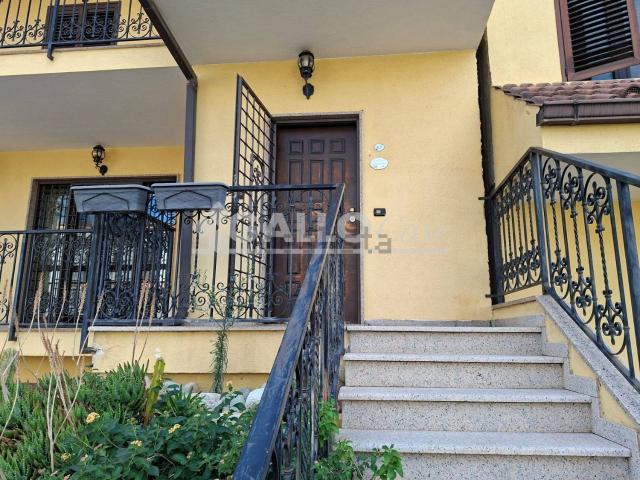 Villetta a schiera in vendita di 240 m² in Via G. Malagodi, 45