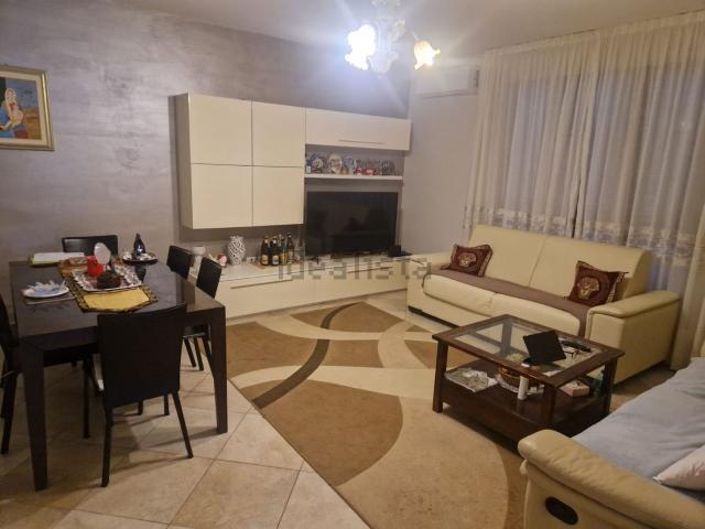 Villetta a schiera in vendita di 240 m² in Via Giorgio La Pira, 16