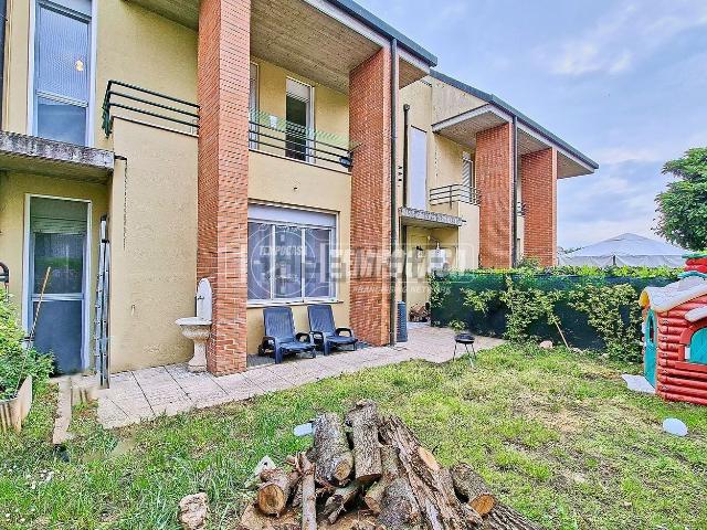 Villetta a schiera in vendita di 240 m² in Via Dante Alighieri, 44
