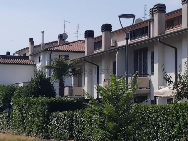 Villetta a schiera in vendita di 240 m² in Via del Cacao