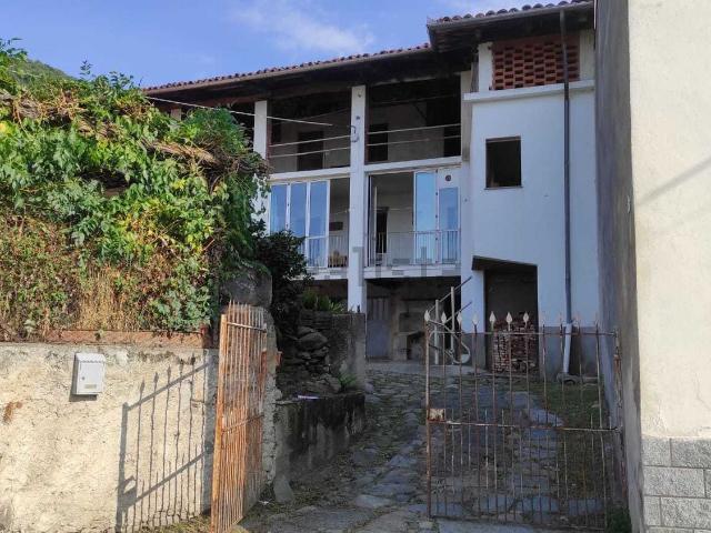 Villetta a schiera in vendita di 240 m² in Via della Villa, 10