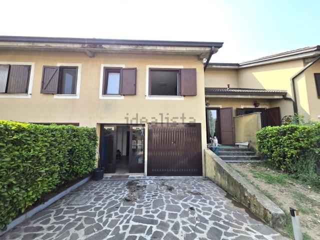 Villetta a schiera in vendita di 240 m² in Via delle Rose