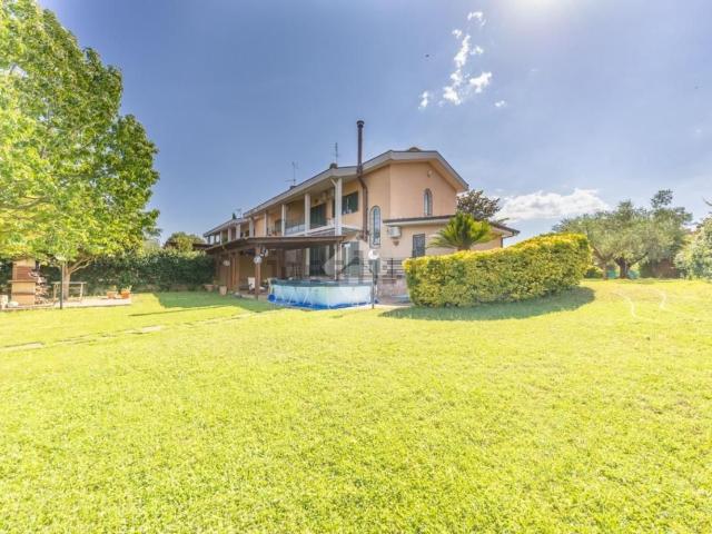 Villetta a schiera in vendita di 240 m² in Via di Casal Boccone, 256
