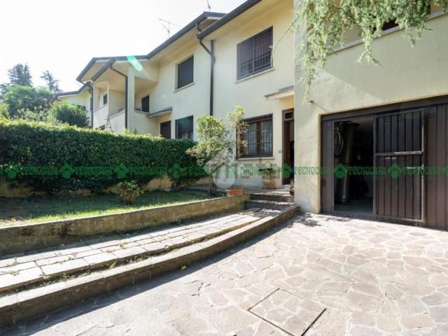 Villetta a schiera in vendita di 240 m² in Via Michelangelo Minelli, 11