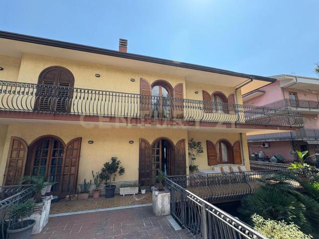 Villetta a schiera in vendita di 240 m² in Via Salto della Monaca, 18
