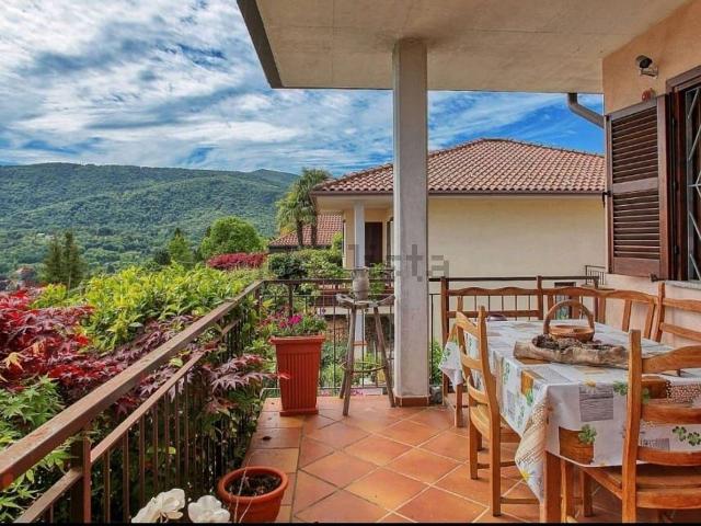 Villetta a schiera in vendita di 240 m² in Via Viconago