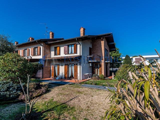 Villetta a schiera in vendita di 240 m² in Viale Papa Giovanni XXIII, 12