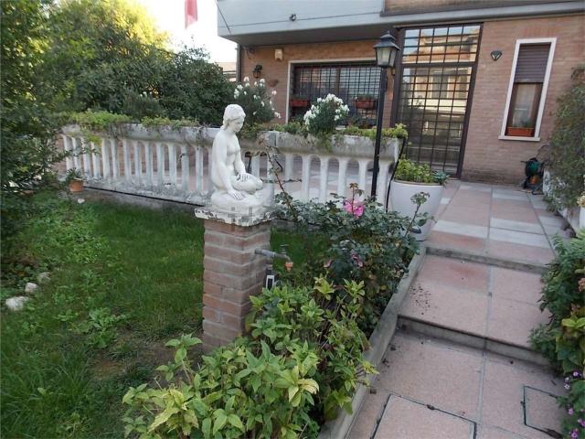 Villetta a schiera in vendita di 240 m² in Strada di Marzaglia