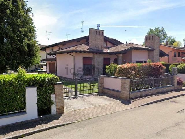 Villetta a schiera in vendita di 241 m² in Via Ampere/, 9