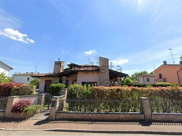 Villetta a schiera in vendita di 241 m² in Via Ampere/, 9