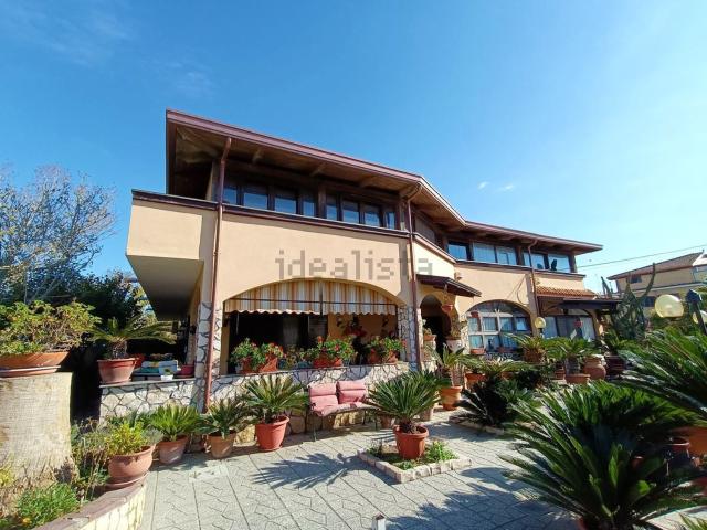 Villetta a schiera in vendita di 241 m² in Via Frosinone
